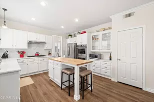 1909 Bentley Pl, Simi Valley, CA 93065 - Photo 10