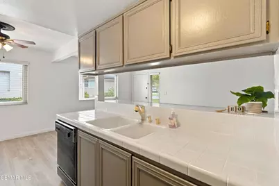 2069 N Avenida Refugio #2, Simi Valley, CA 93063 - Photo 4