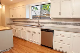 17912 Tiara St, Encino, CA 91316 - Photo 8