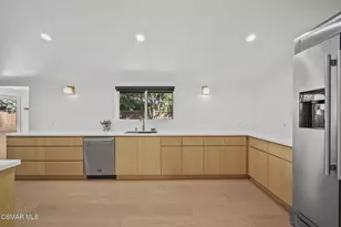 20710 Haynes St, Winnetka, CA 91306 - Photo 16