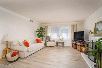 124 Bluefield Avenue, Thousand Oaks, CA 91320 - Photo 2