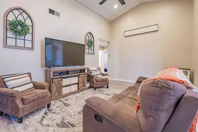 12976 E Mesa Verde Drive, Moorpark, CA 93021 - Photo 16