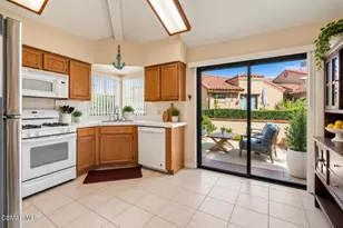 330 Country Club Dr, Simi Valley, CA 93065 - Photo 12