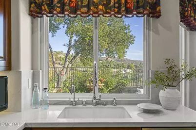 1390 Oakridge Court, Thousand Oaks, CA 91362 - Photo 24
