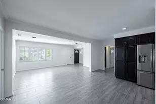 10129 Sarah St, Toluca Lake, CA 91602 - Photo 14