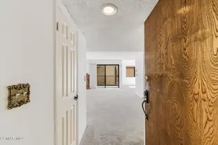 9960 Owensmouth Ave, Chatsworth, CA 91311 - Photo 4
