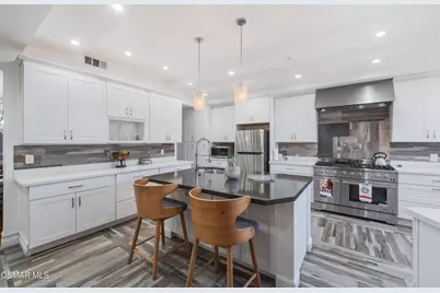 20342 Hartland Street, Canoga Park, CA 91306 - Photo 4