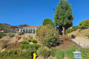 32458 Saddle Mountain Dr, Westlake Village, CA 91361 - Photo 2