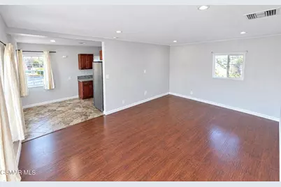 10449 Chandler Boulevard, North Hollywood, CA 91601 - Photo 6