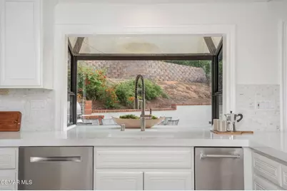 2140 Glastonbury Road, Westlake Village, CA 91361 - Photo 10