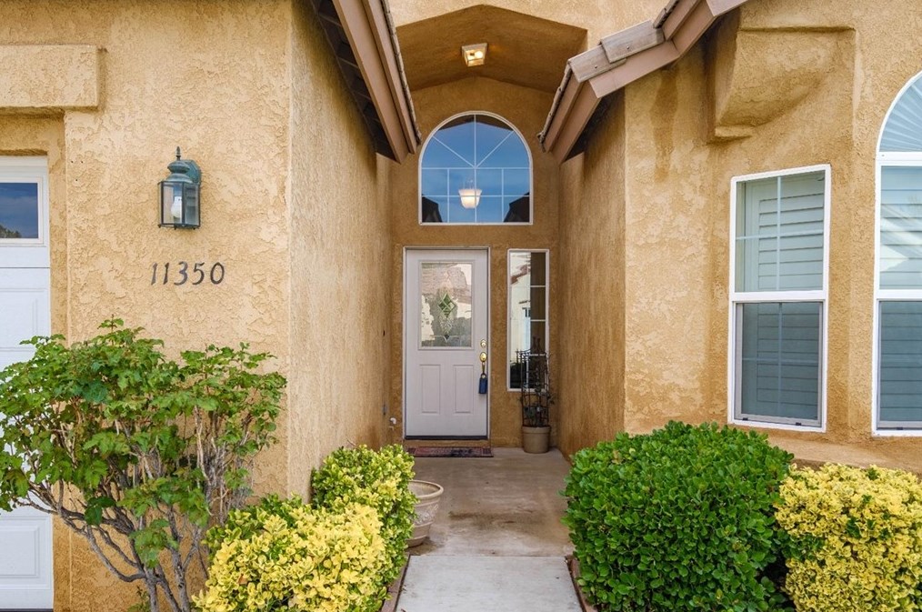 11350 Country Club Dr, Apple Valley, CA 92308-9344