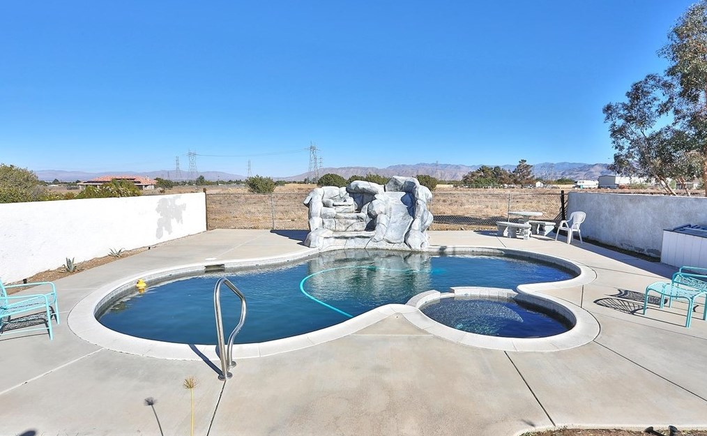14171 Wells Fargo St, Hesperia, CA 92344-8119
