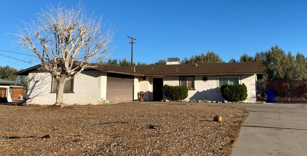 20828 Pahute Rd, Apple Valley, CA 92308-6925