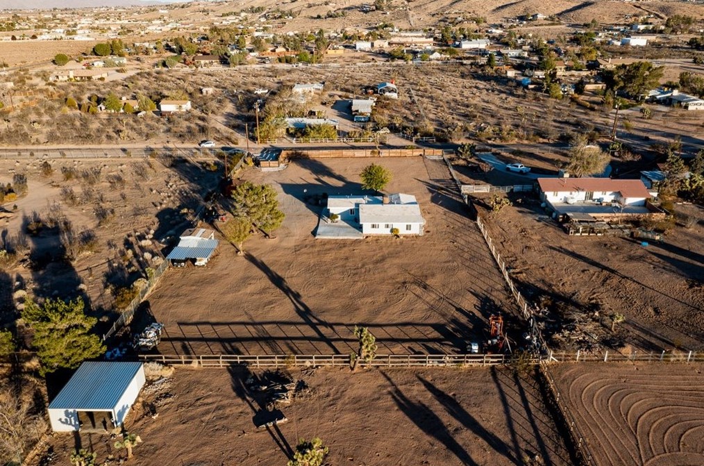 9588 Joshua St, Apple Valley, CA 92308-8611