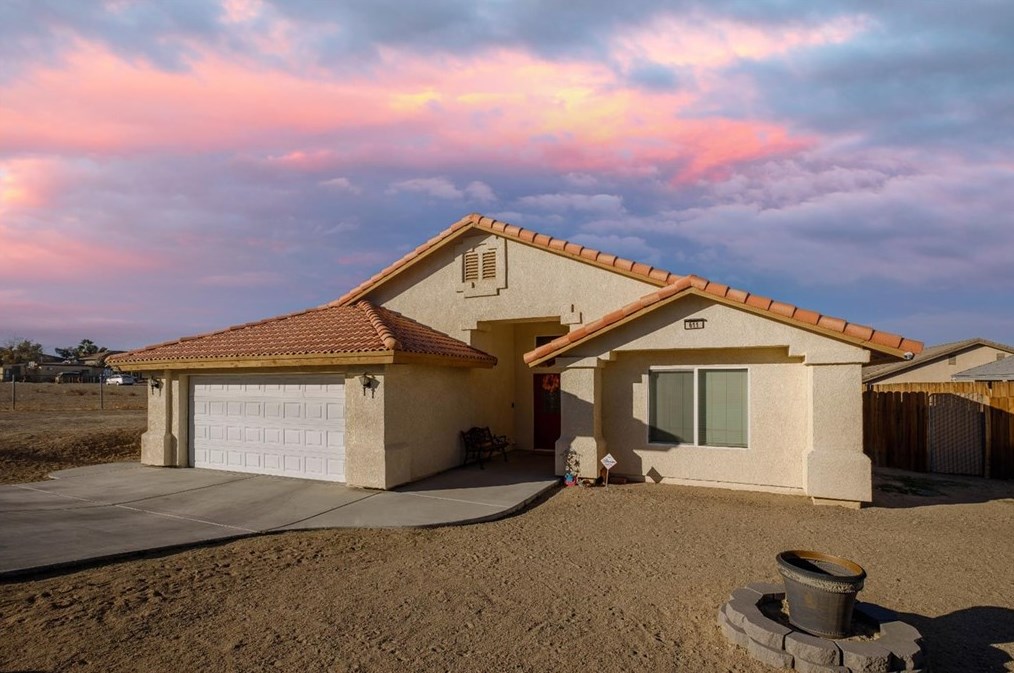 611 Rimrock Rd, Barstow, CA 92311-6638