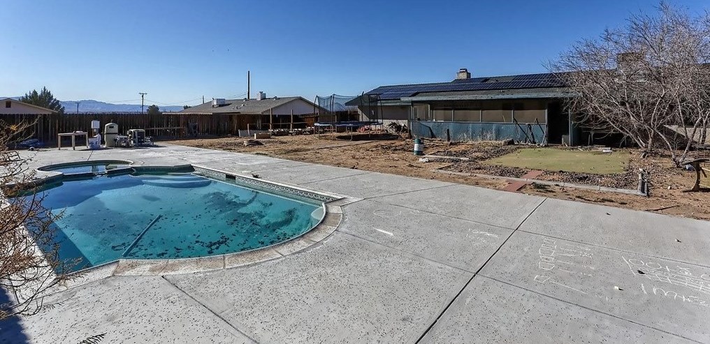 16535 Neenach Rd, Apple Valley, CA 92307-1965