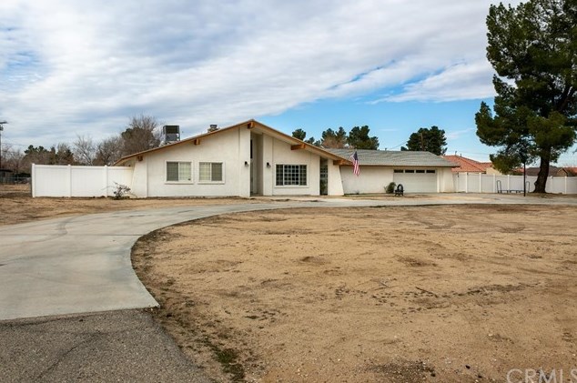 19399 Yanan Rd, Apple Valley, CA 92307-4767