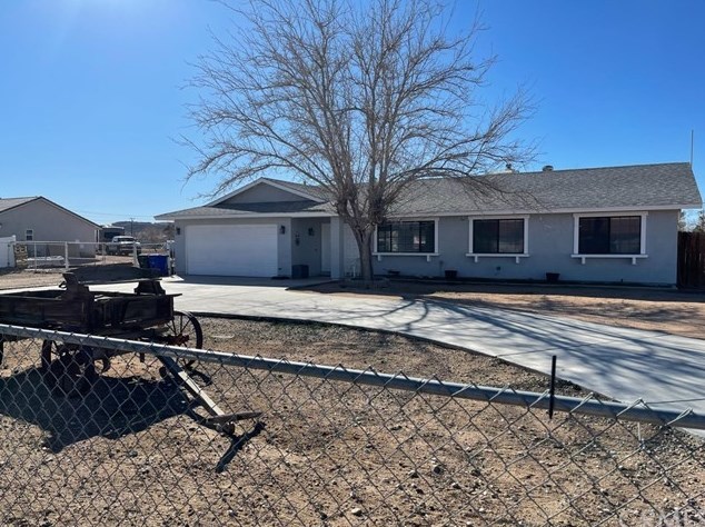 15420 Blackfoot Rd, Apple Valley, CA 92307-3222