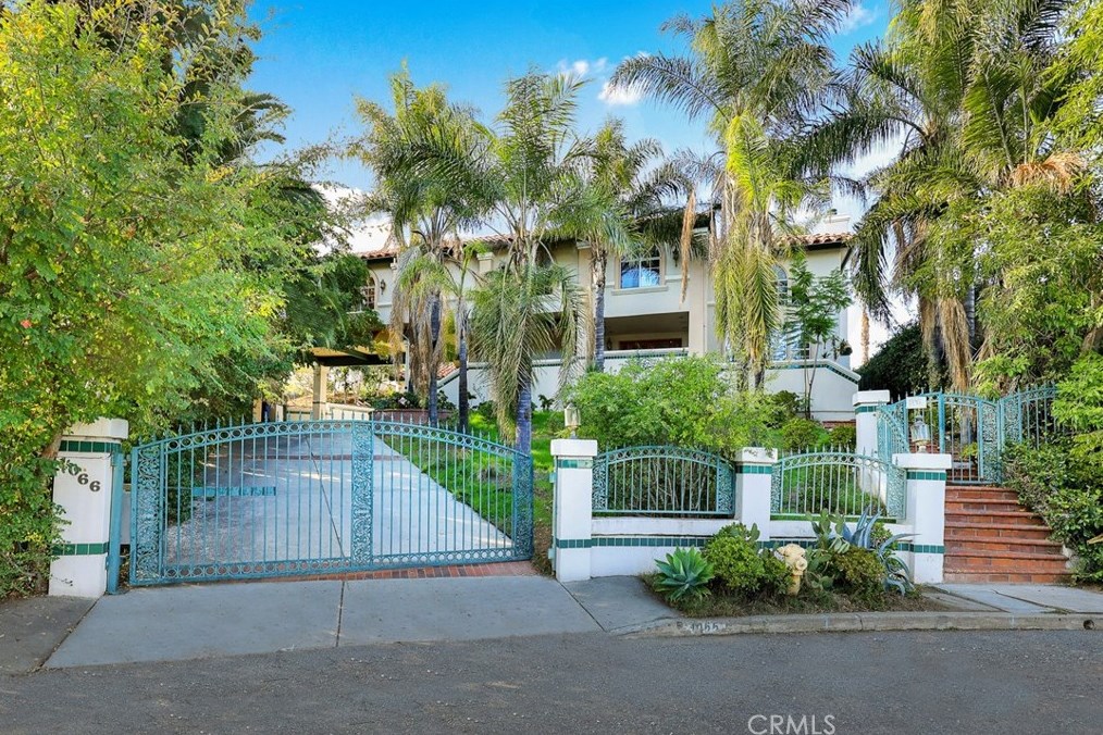 1066 Hillcrest Dr, Pomona, CA 91768-1422