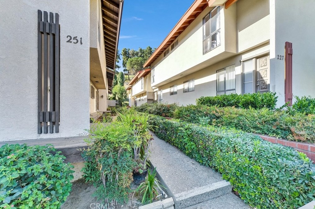 251 Casuda Canyon Dr, Monterey Park, CA 91754-2258