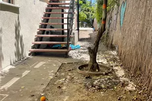 2018 W 39th St, Los Angeles, CA 90008 - Photo 20