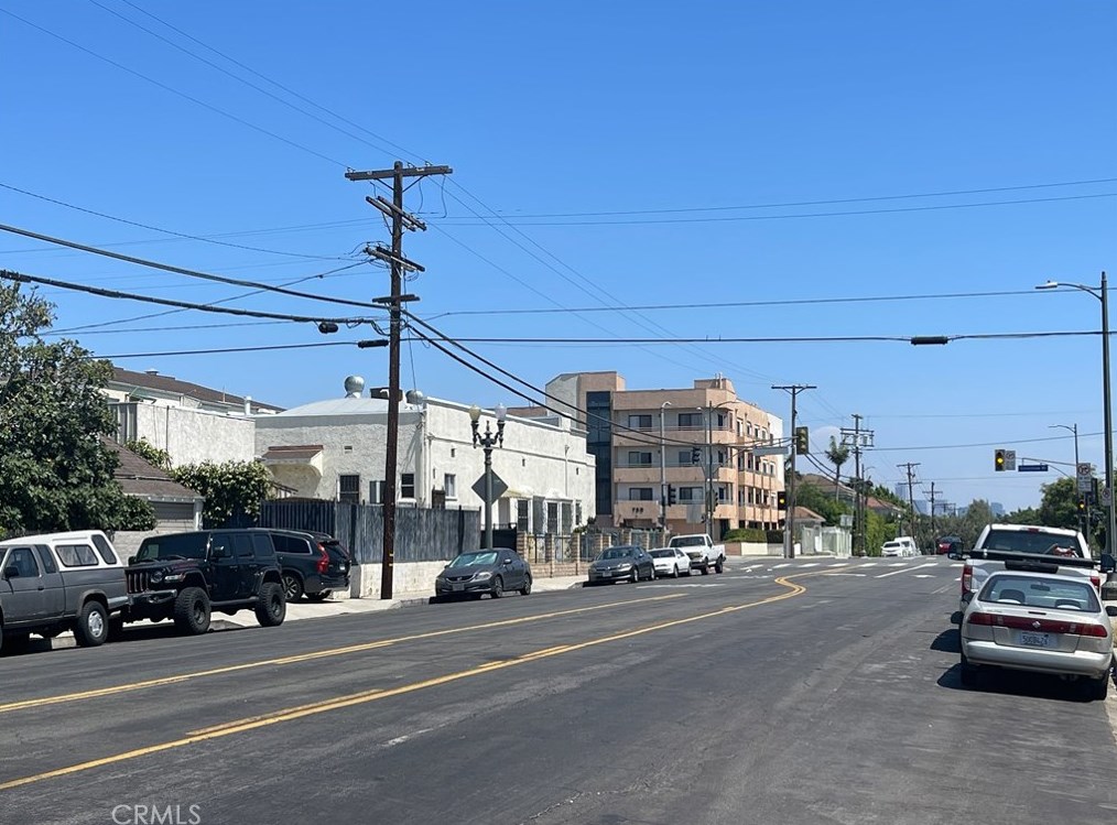 801 Lorraine Blvd, Los Angeles CA  90005-5210 exterior