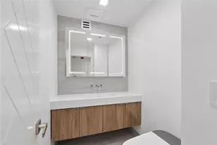 10790 Wilshire Blvd, Los Angeles, CA 90024 - Photo 32