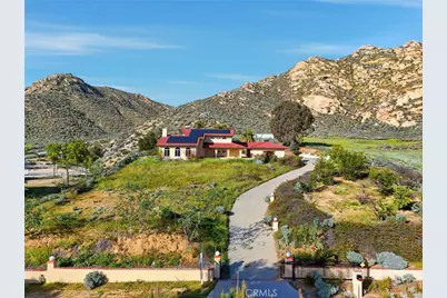 2005 Mt Vernon, Riverside, CA 92507 - Photo 2