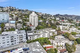 8400 De Longpre, West Hollywood, CA 90069 - Photo 22