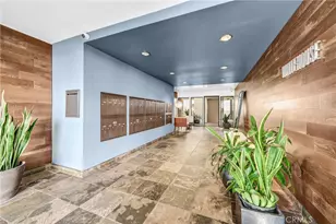 8400 De Longpre, West Hollywood, CA 90069 - Photo 18