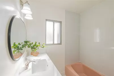 1633 E 1st Street #1, Long Beach, CA 90802 - Photo 12
