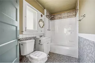 165 S Meridith Avenue, Pasadena, CA 91106 - Photo 16