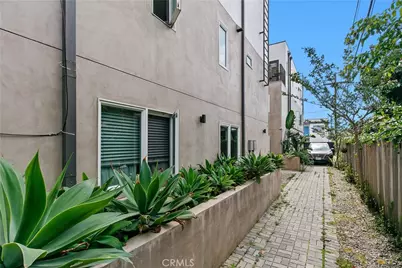 961 N St Andrews, Los Angeles, CA 90038 - Photo 4