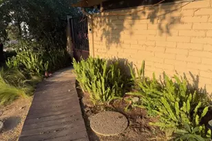 444 Oneida Dr, Pasadena, CA 91107 - Photo 52