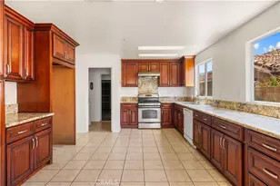 11320 Laureen Ct, Fontana, CA 92337 - Photo 8