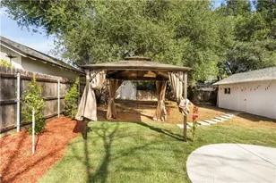 1166 N El Molino Ave, Pasadena, CA 91104 - Photo 32