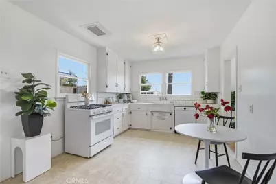 130 Sequoia Drive, Pasadena, CA 91105 - Photo 10
