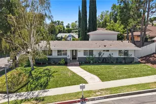 23800 Hatteras St, Woodland Hills, CA 91367 - Photo 2
