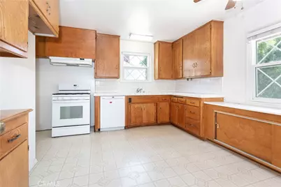 10436 Columbus Avenue, Mission Hills (San Fernando), CA 91345 - Photo 2