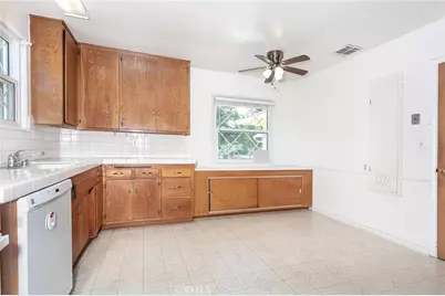 10436 Columbus Avenue, Mission Hills (San Fernando), CA 91345 - Photo 36