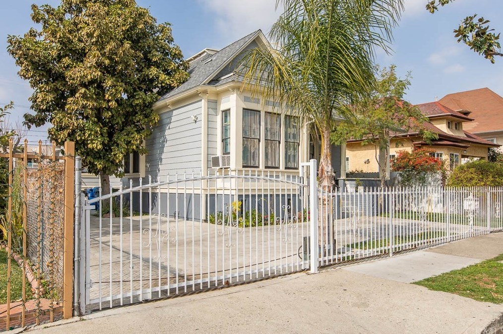 1955 Bonsallo Ave, Los Angeles, CA 90007-1330