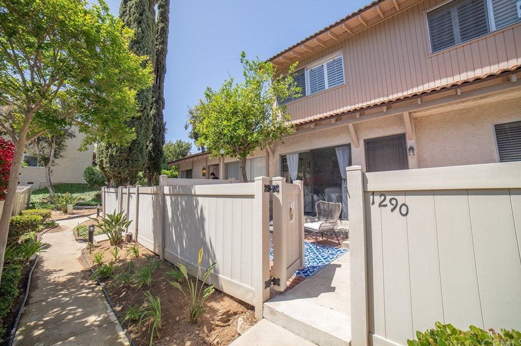 1290 Ramona Dr, Thousand Oaks, CA 91320-3546