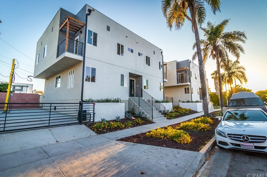 5014 Pickford St, Los Angeles, CA 90019-5327