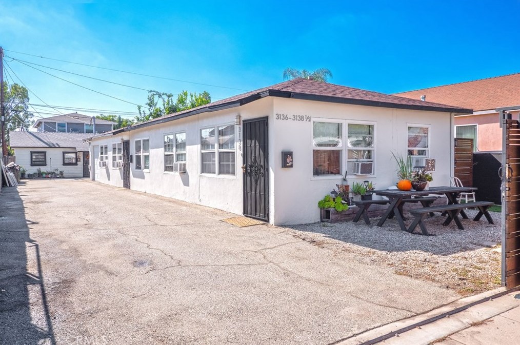 3136 Casitas Ave, Los Angeles, CA 90039-2411