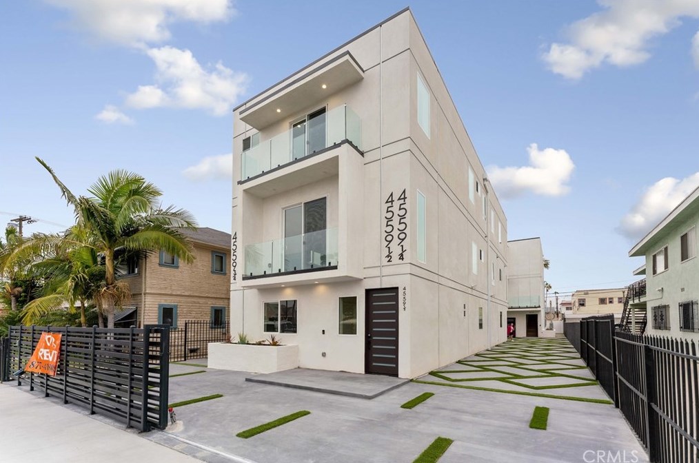 4559 18th St, Los Angeles CA  90019-5843 exterior