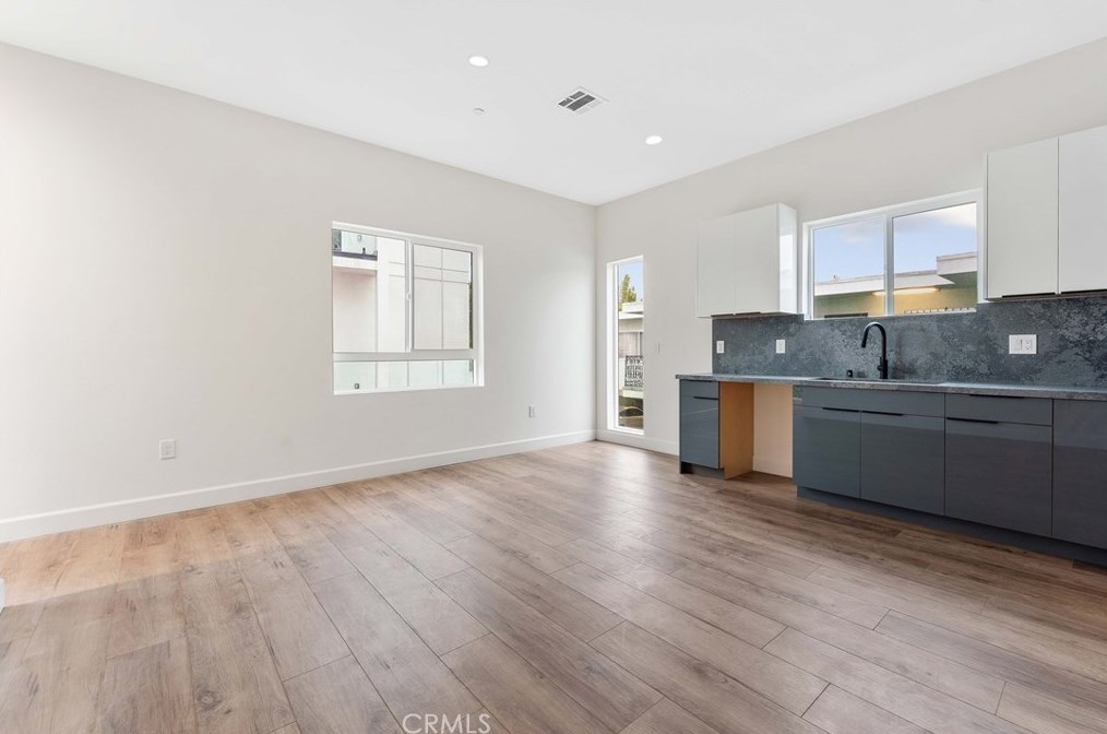 4559 18th St, Los Angeles CA  90019-5843 exterior