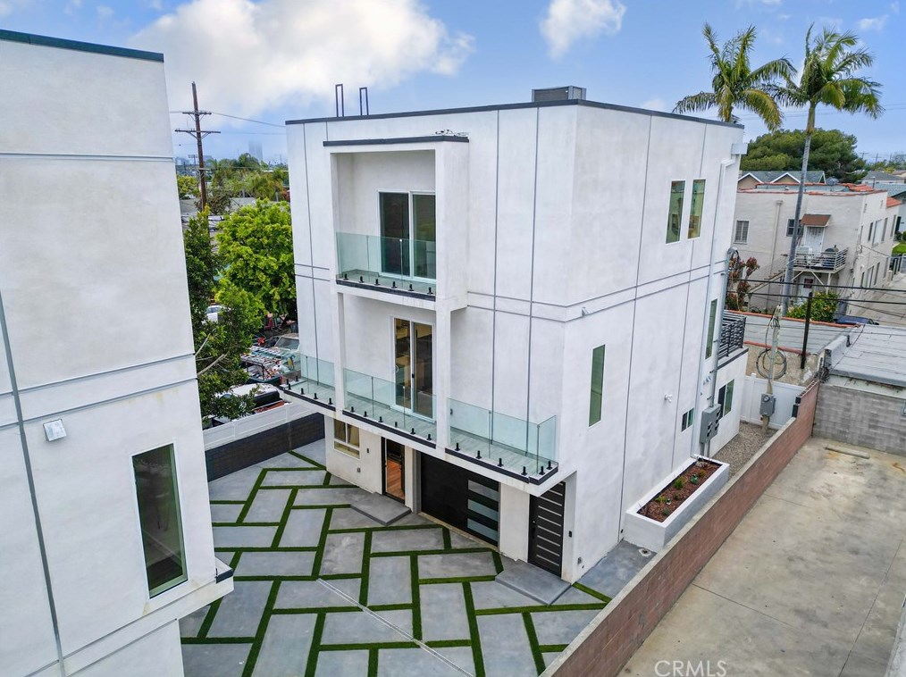 4559 18th St, Los Angeles CA  90019-5843 exterior