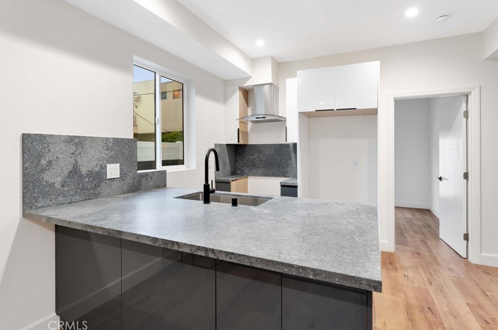 4559 18th St, Los Angeles CA  90019-5843 exterior