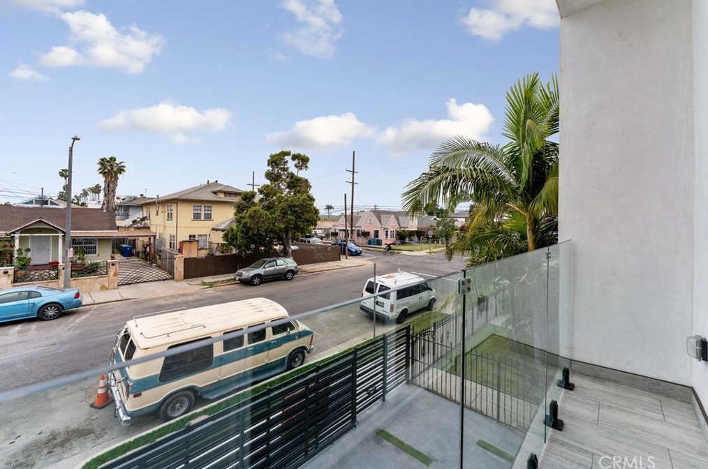 4559 18th St, Los Angeles CA  90019-5843 exterior