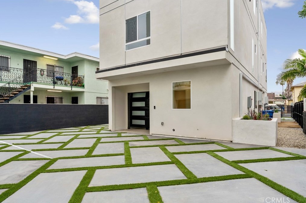 4559 18th St, Los Angeles CA  90019-5843 exterior